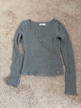 Hollister Ribbed Wrap-Style V-Neck Long Sleeve Top - Gray